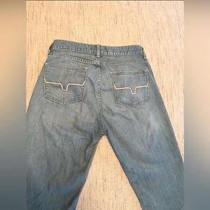 Women’s kimes Ranch light wash Lola bootcut jeans.